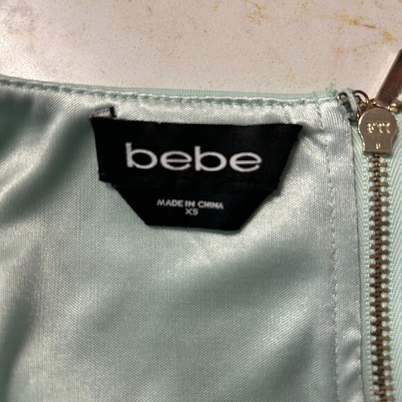 Feminine chic bebe Mint Green Flare Sleeve Crop Top – XS, V-Neck, Exposed Zipper - Picture 3 of 3